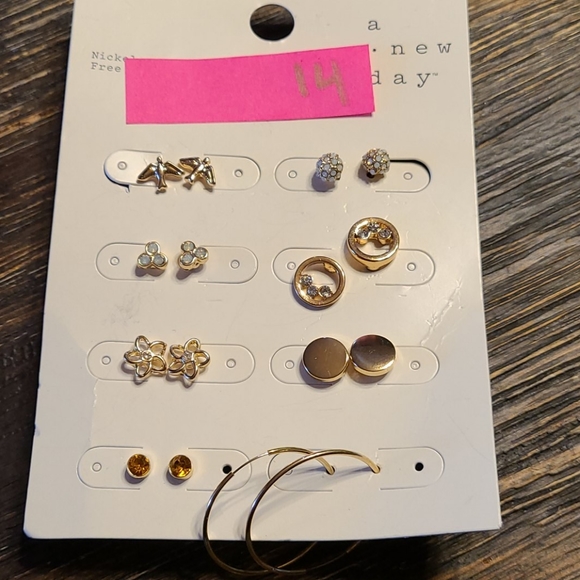 Earrings - Picture 2 of 7